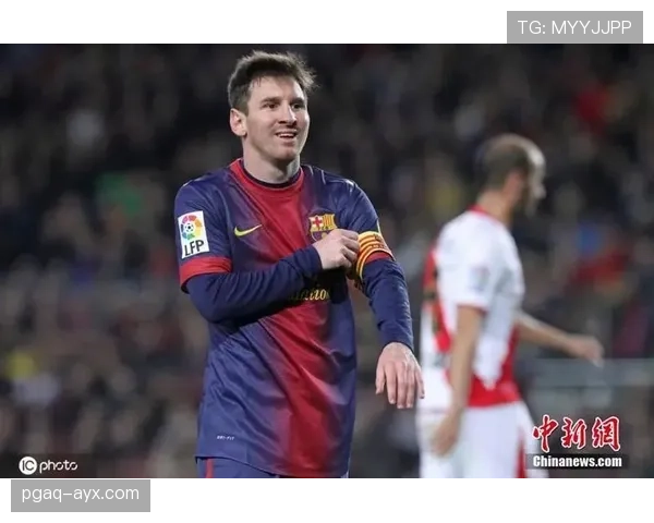 梅西佩戴队长袖标，以团结与领袖气质引领球队开启新篇章