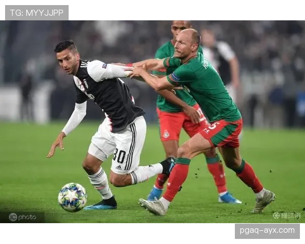 杜埃与迪巴拉脚下技术对比：细腻度、创造性与进攻效率差异